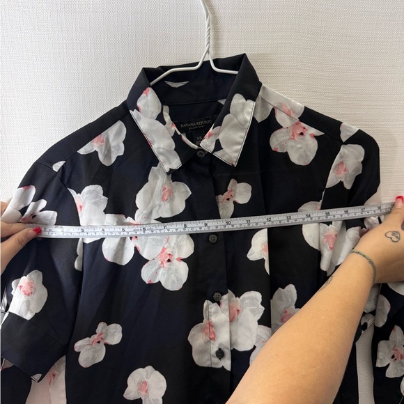 Banana Republic Dillon Floral Button Down Shirt XS Black White Orchid Print Top - Picture 4 of 6